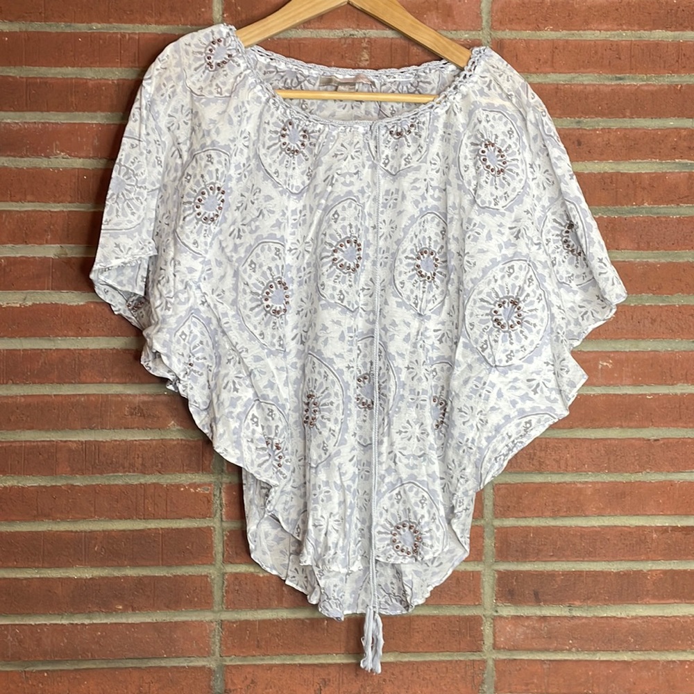 Love 21 short sleeve loose fitting blouse with beading detail - size extra small